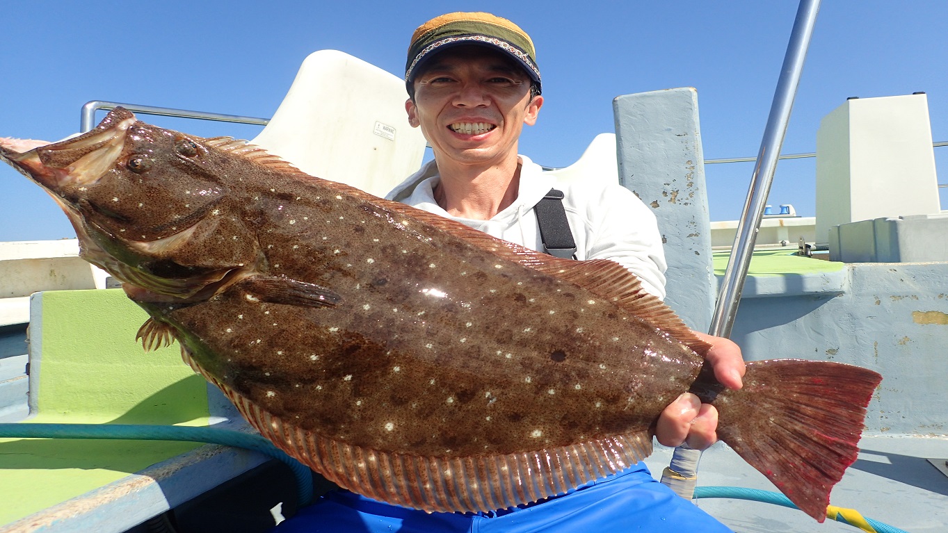 千葉県外房 飯岡港第一進丸 ヒラメ釣り専門船 A ヒラメ専門 A すべてはお客様の 笑顔のために